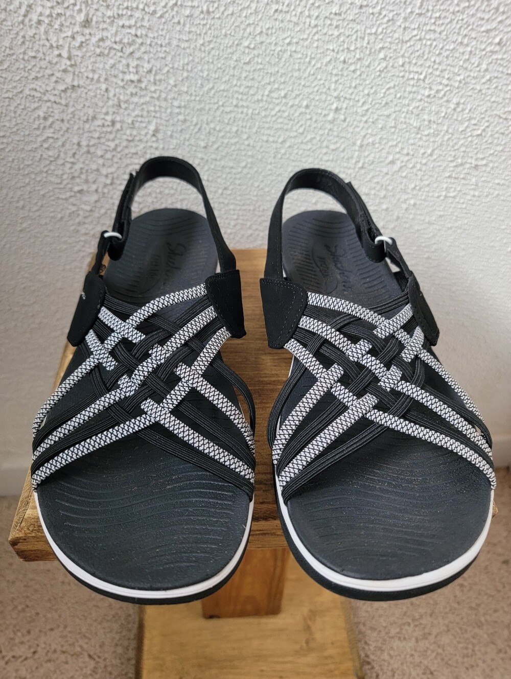 Skechers Arch Fit Reggae Sport Hometown Sandals Women's 9M Black/White 163321